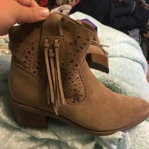 American Eagle booties